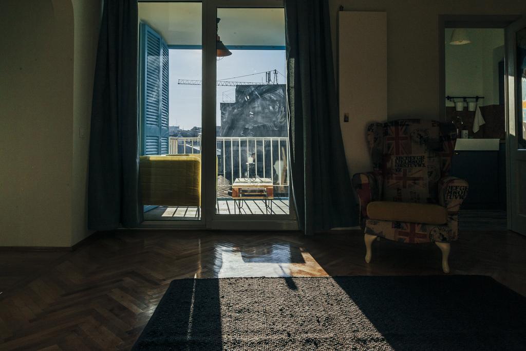 Artsy Old Town Apartment Bucharest Luaran gambar